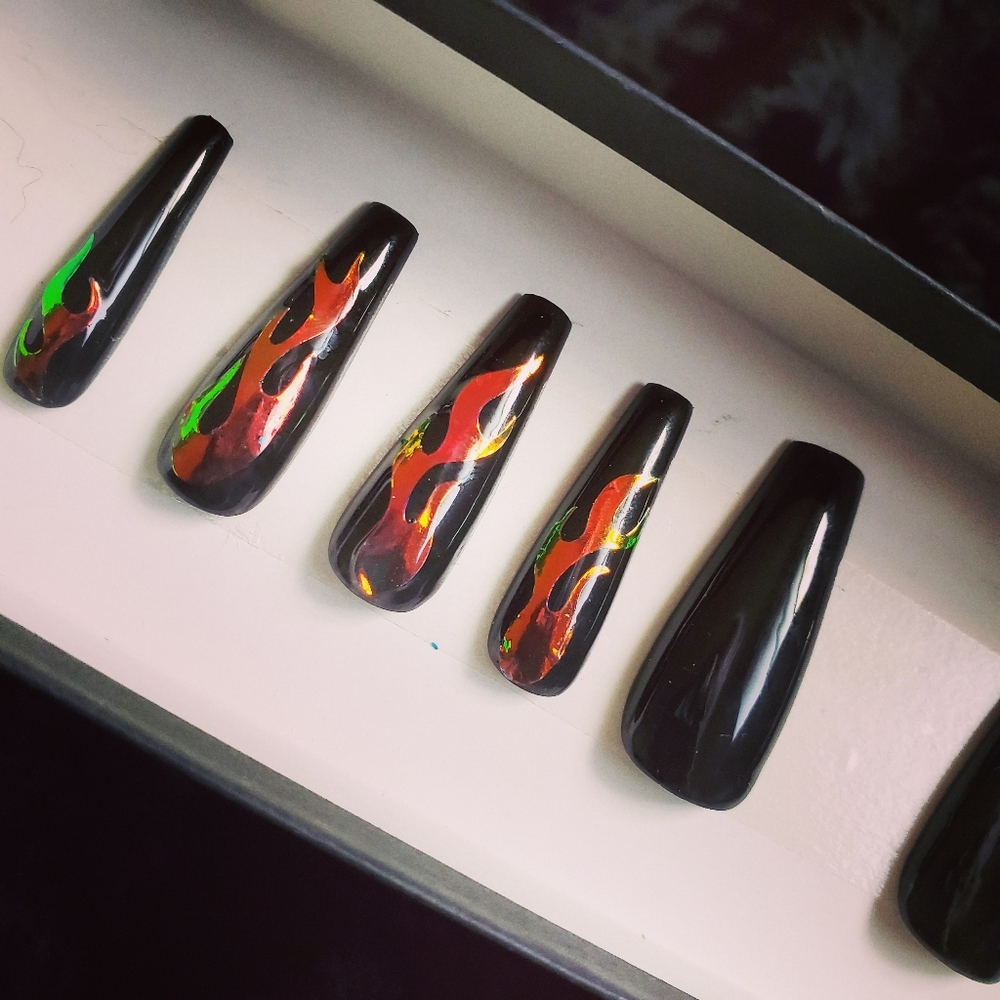 Press on nails